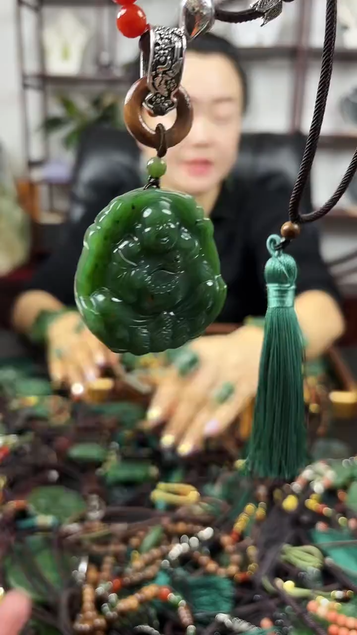 颈饰未镶嵌和田玉佛公