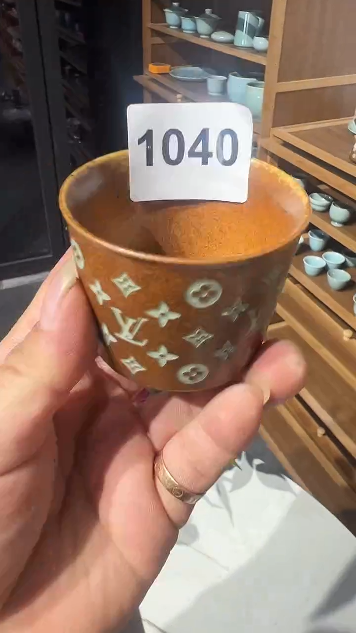 龙泉窑老花小号冰桶微瑕1040
