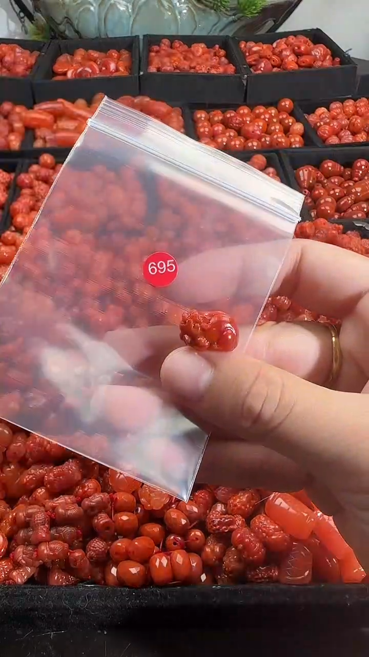 颈饰未镶嵌南红玛瑙1