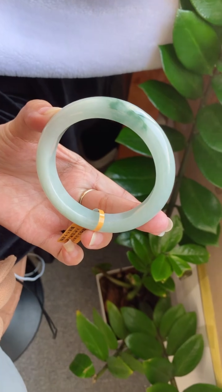 【闪购商品】翡翠手镯未镶嵌（晴底飘绿花）13号