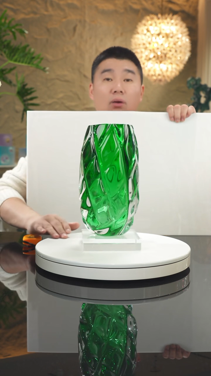 【闪购商品】摆件设计款绿色花瓶