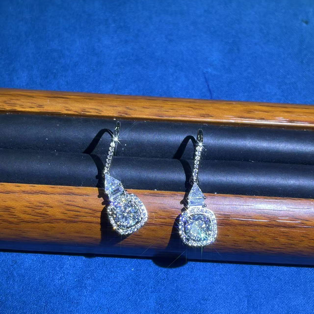 a23白托镶城堡耳扣多样发