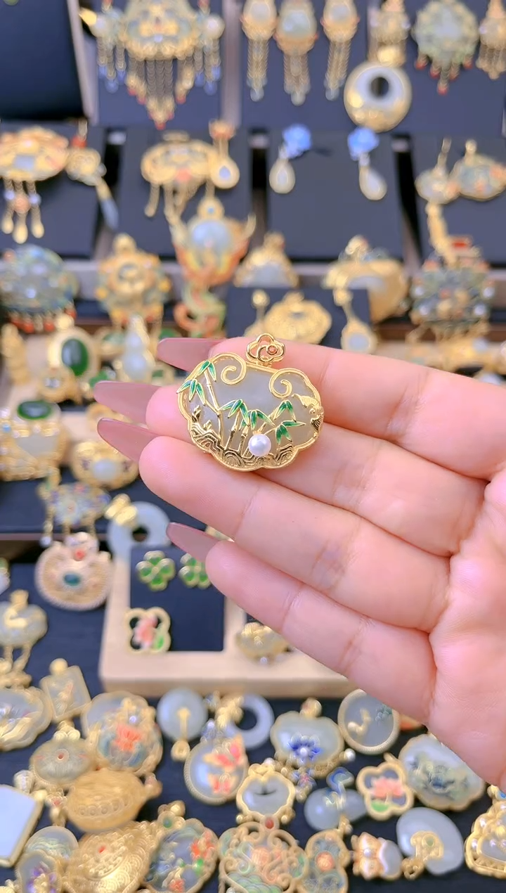 【闪购商品】和田玉吊坠银S925镀金镶嵌竹节如意锁吊坠