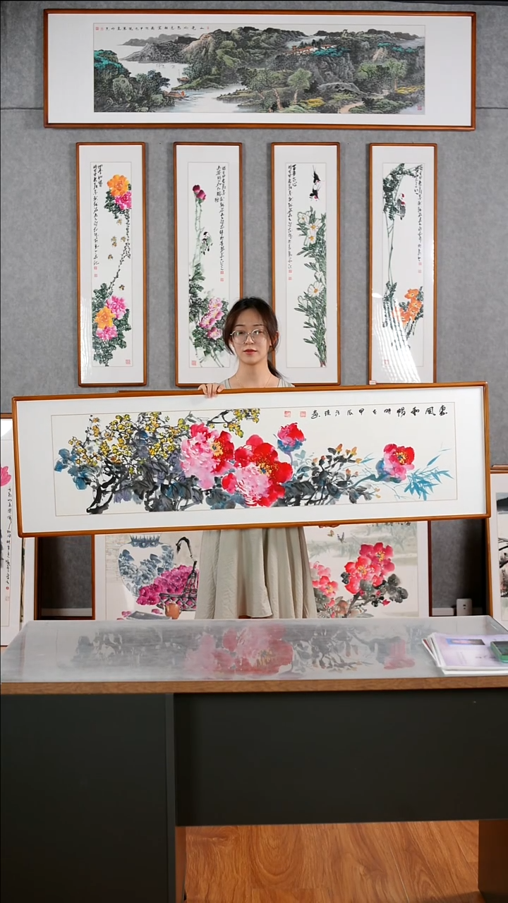 国画汪琼《惠风和畅》含框162*47厘米