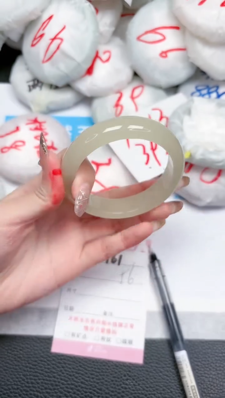 【闪购商品】石英质玉手镯未镶嵌161-56.6