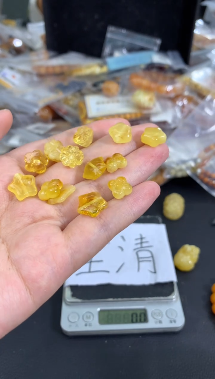 蜜蜡未镶嵌珠宝奇石多样性发一件