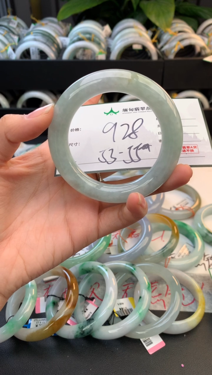 未镶嵌定制翡翠毛货需精细抛光+多人