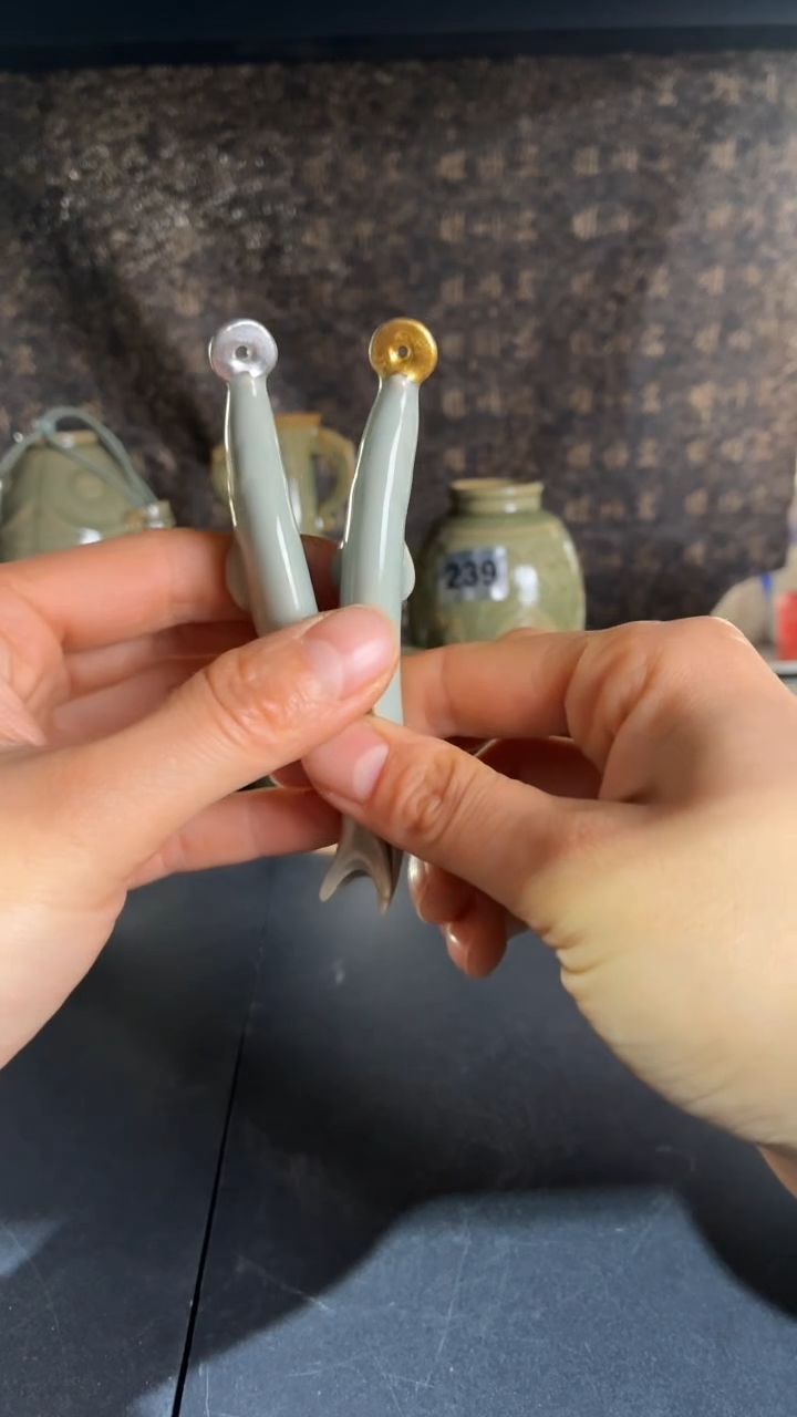 耀州窑仰山钱纹小鱼一金一银