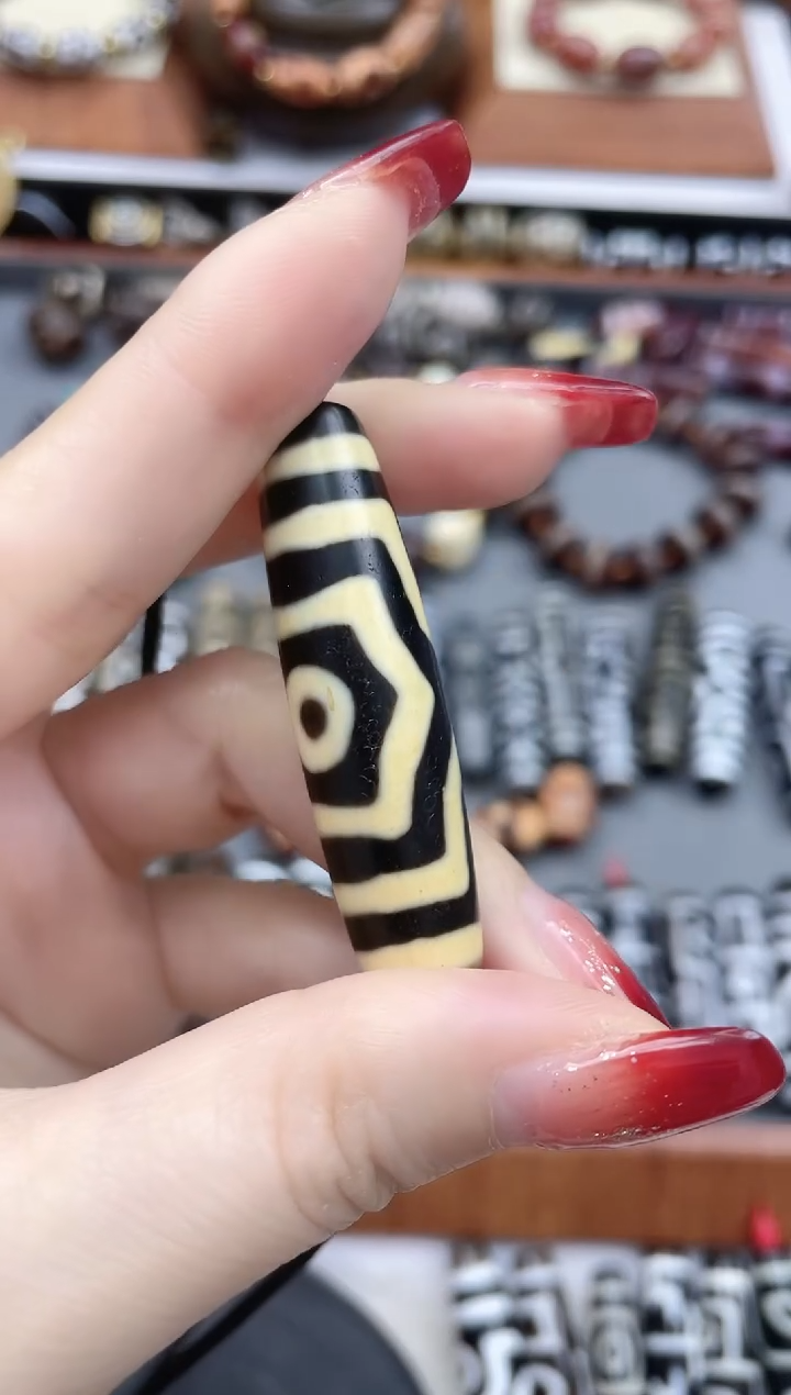 【闪购商品】玛瑙/玉髓珠珠未镶嵌牙黄三眼