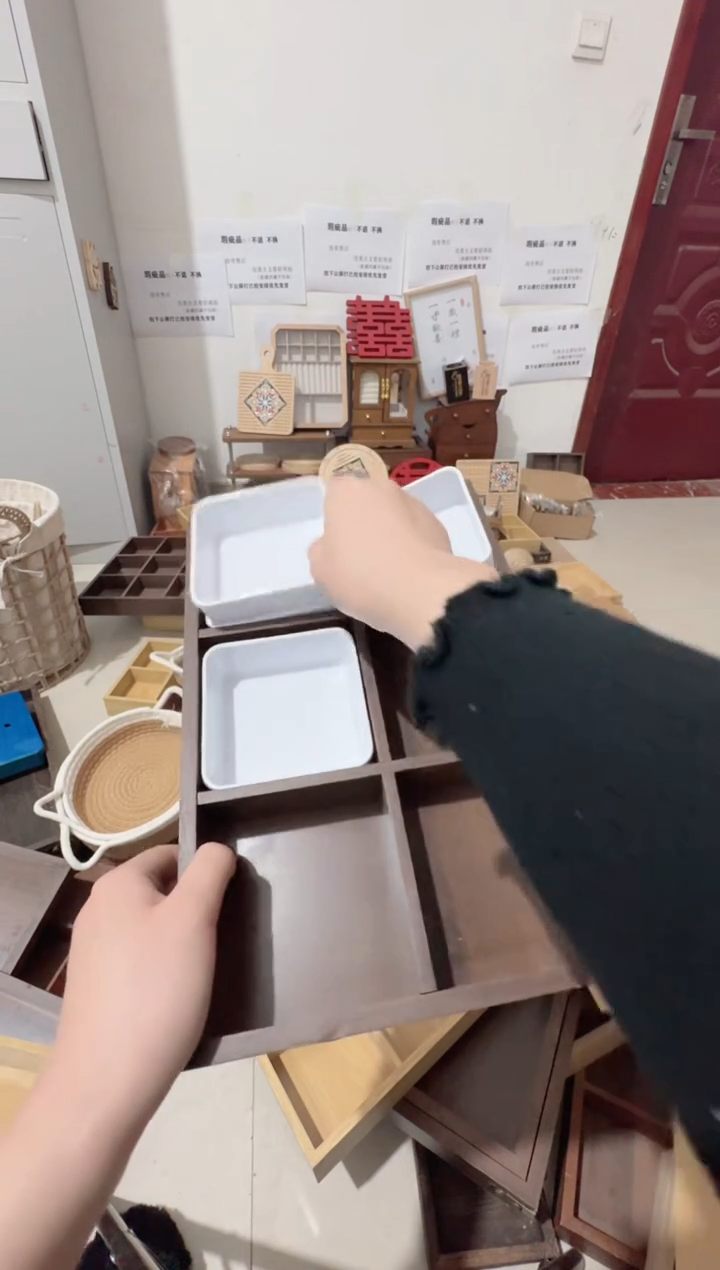 胡桃色六宫格加六个小碗微瑕拍下不退不换无售后