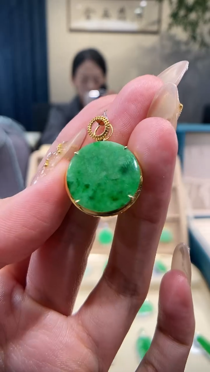 【闪购商品】翡翠吊坠(不含链)18K金镶嵌无事牌