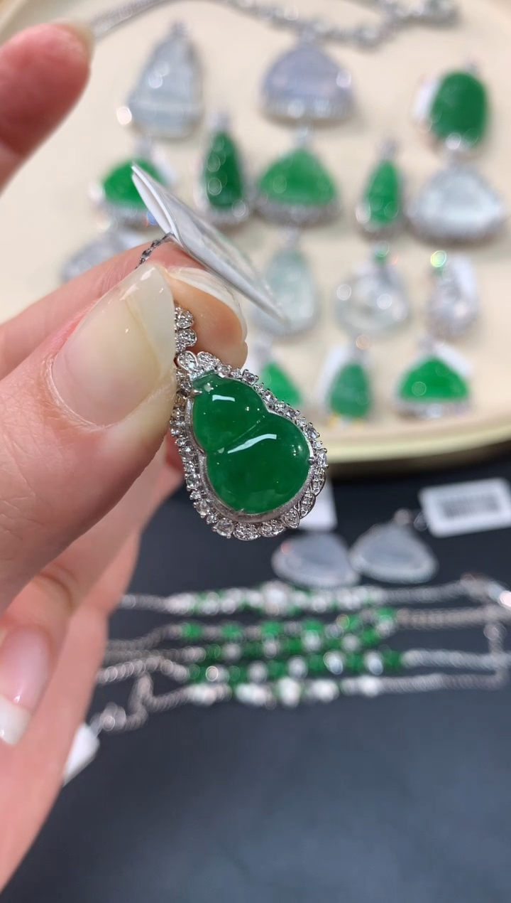 【闪购商品】翡翠吊坠(不含链)18K金镶嵌A132|13800