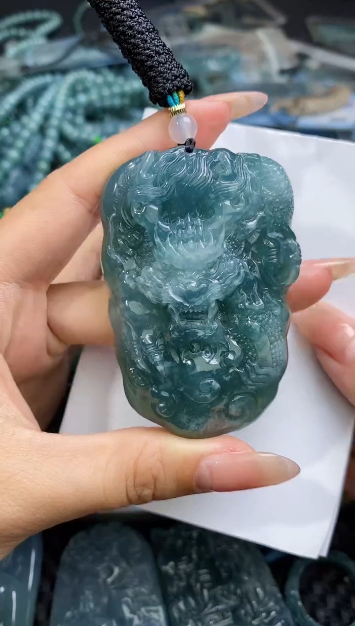 【闪购商品】翡翠颈饰未镶嵌             