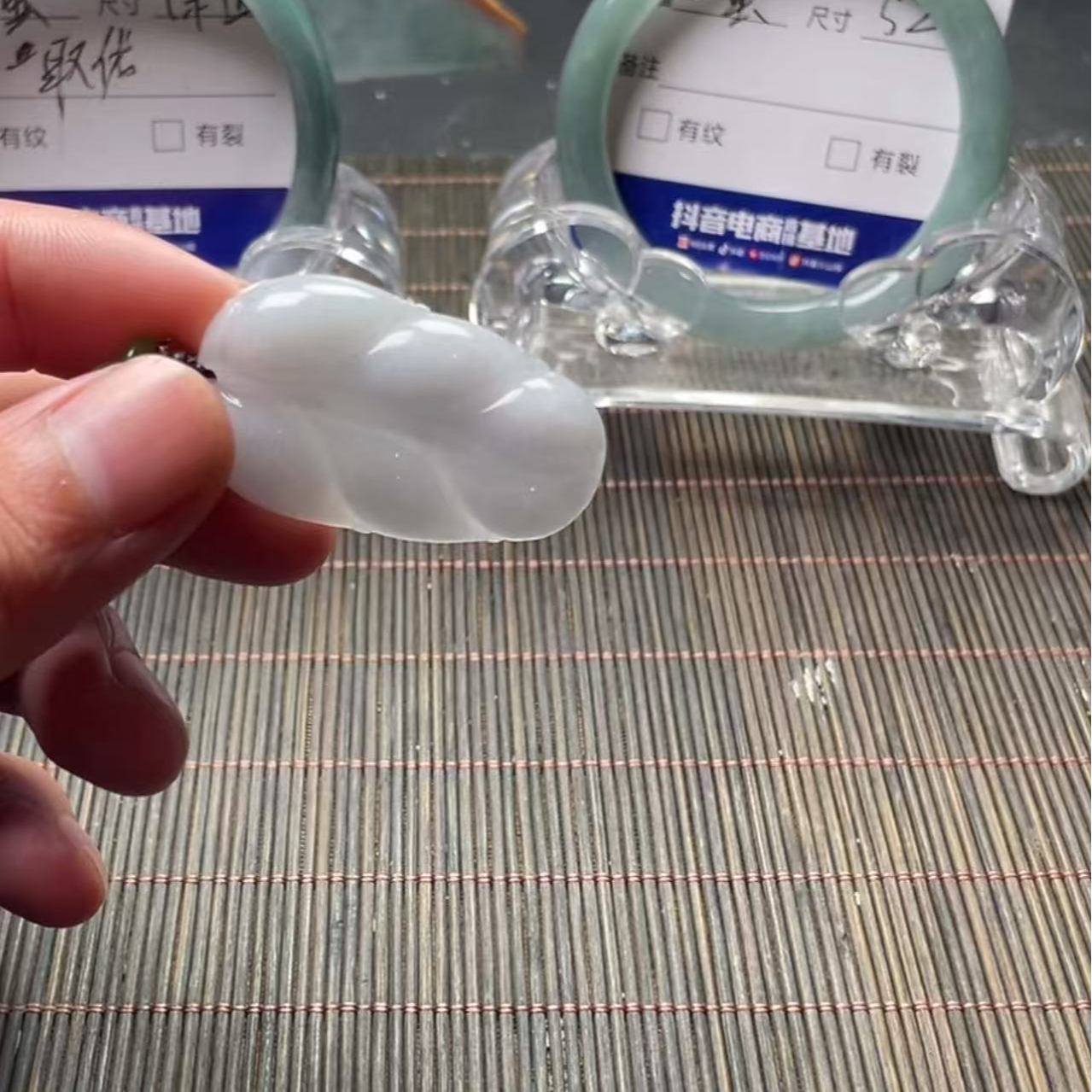 天然A货翡翠叶子挂件