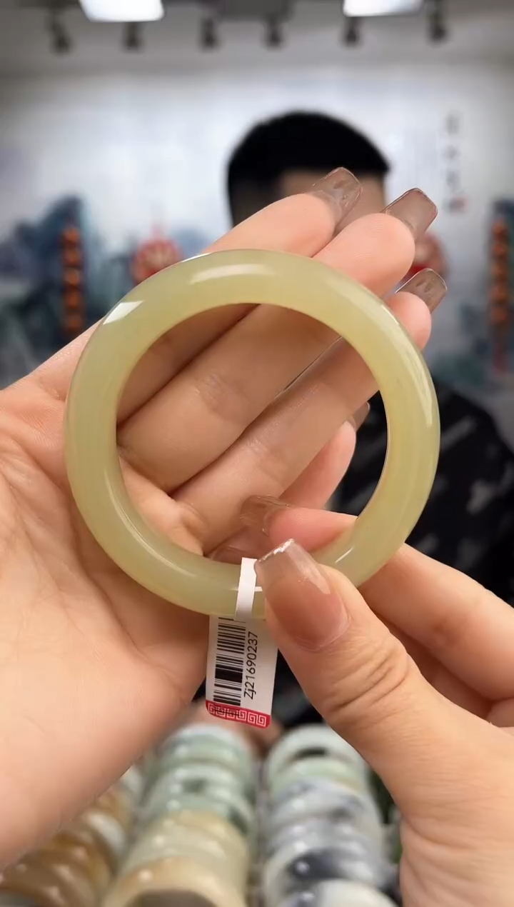 【闪购商品】和田玉手镯未镶嵌52圈口0237