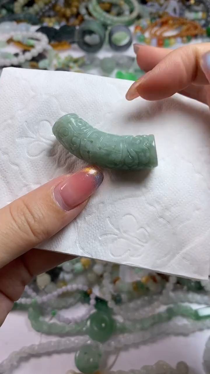 翡翠挂件未镶嵌翡翠
