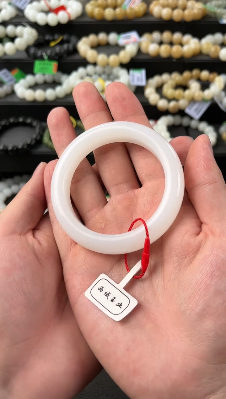 【闪购商品】和田玉手镯未镶嵌于田白玉手镯卡55.6微色差