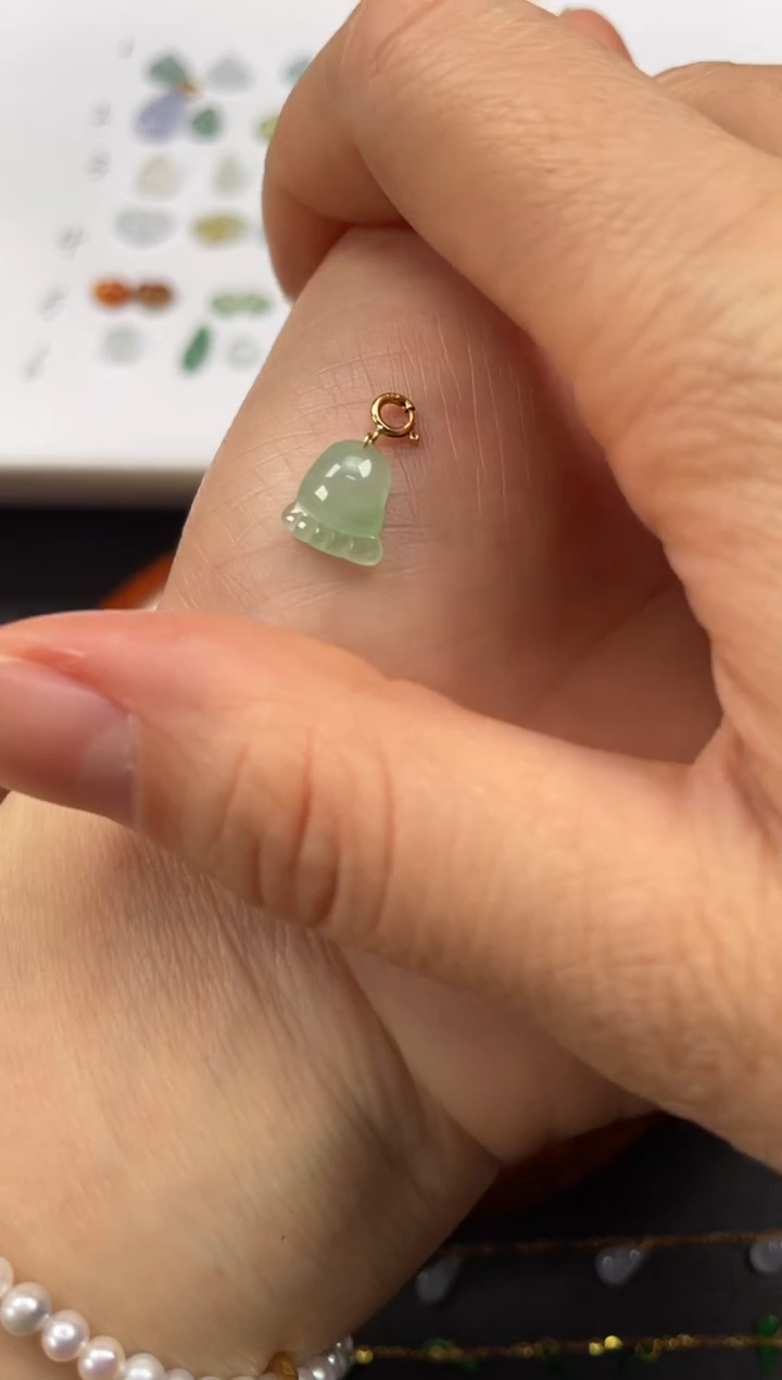 吊坠(不含链)18K金镶嵌翡翠一个JK623