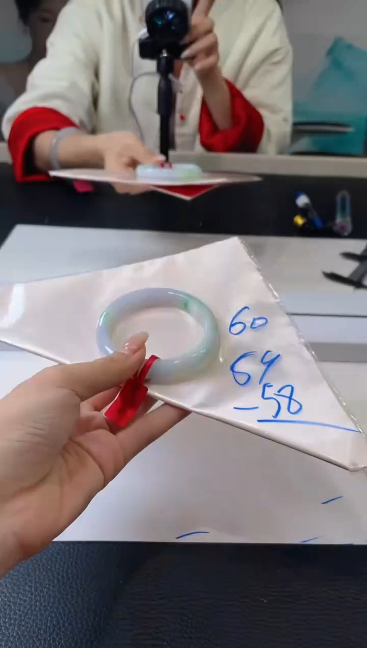 【闪购商品】翡翠手镯未镶嵌手镯