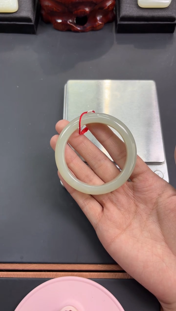 【闪购商品】和田玉手镯未镶嵌且末微色差近矿52