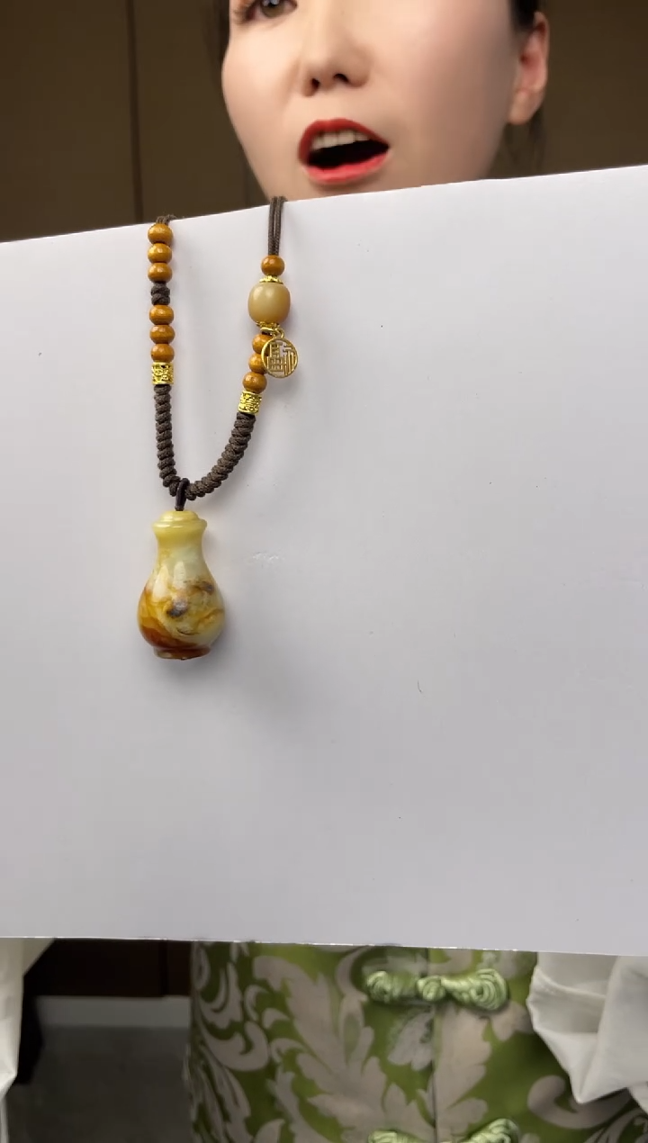 未镶嵌岫玉颈饰1