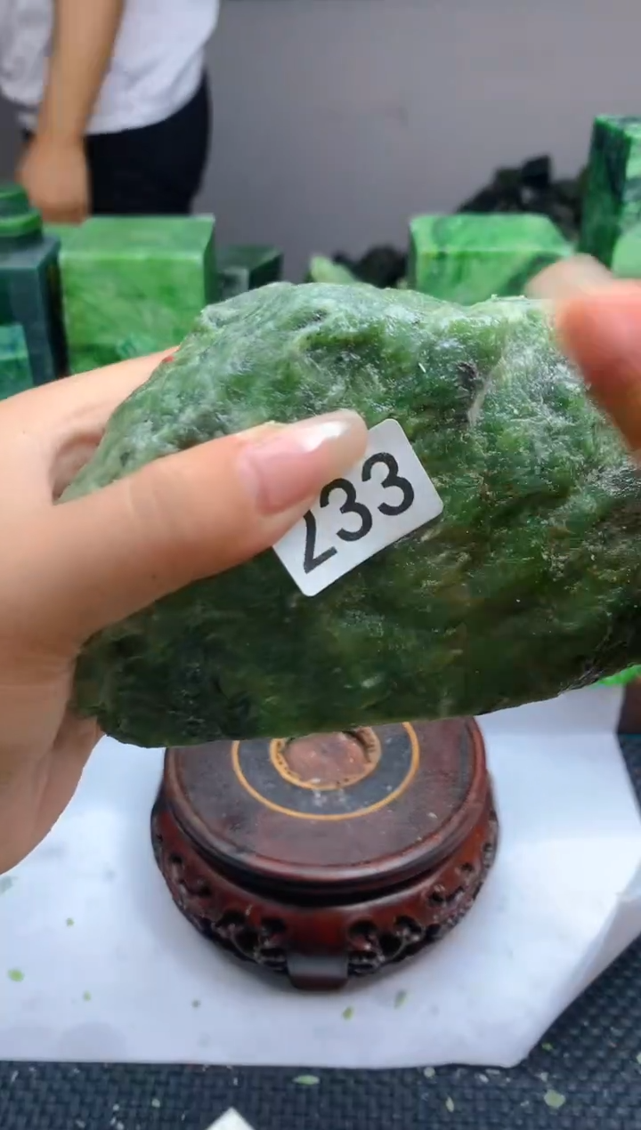 和田玉（碧玉）未镶嵌珠宝半成品1