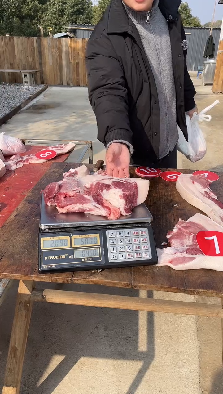 30中国大陆散装鸠兹湾现杀黑猪肉2100g