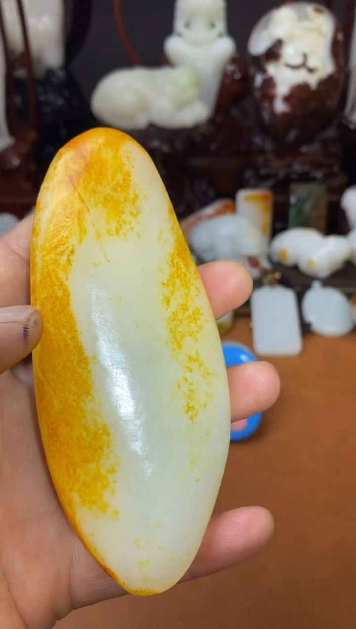 和田玉（糖玉）未镶嵌把件和田玉