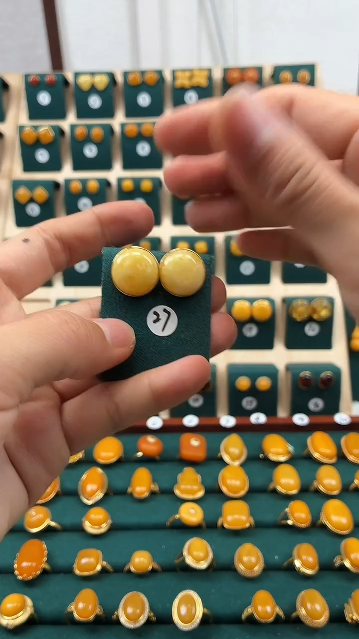 琥珀银S925镶嵌耳饰蜜蜡耳钉