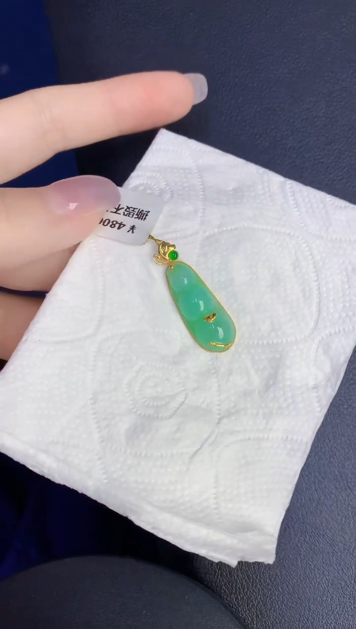 颈饰18K金镶嵌翡翠缅甸天然翡翠A货