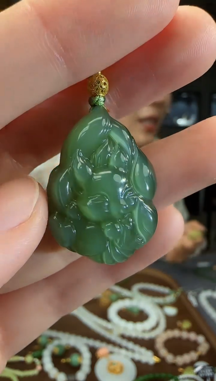 和田玉未镶嵌吊坠(不含链)1