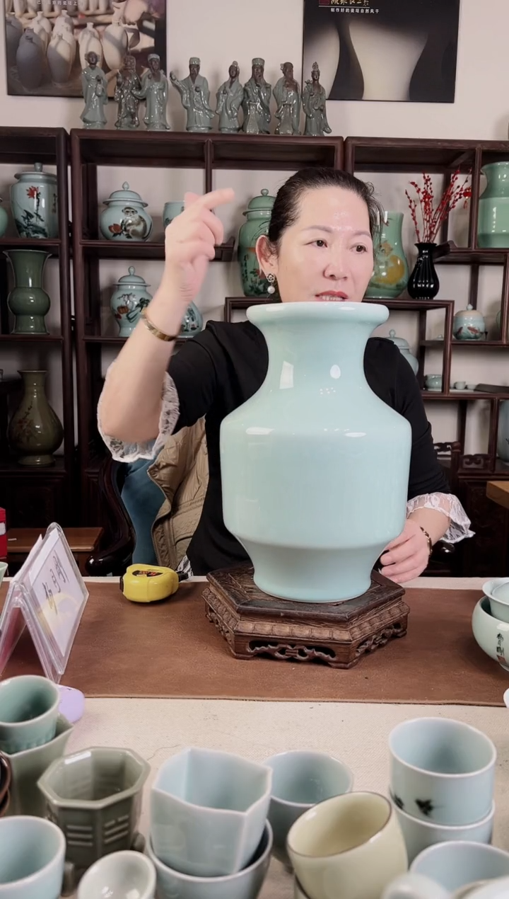 纯手工 粉青 直腰花瓶