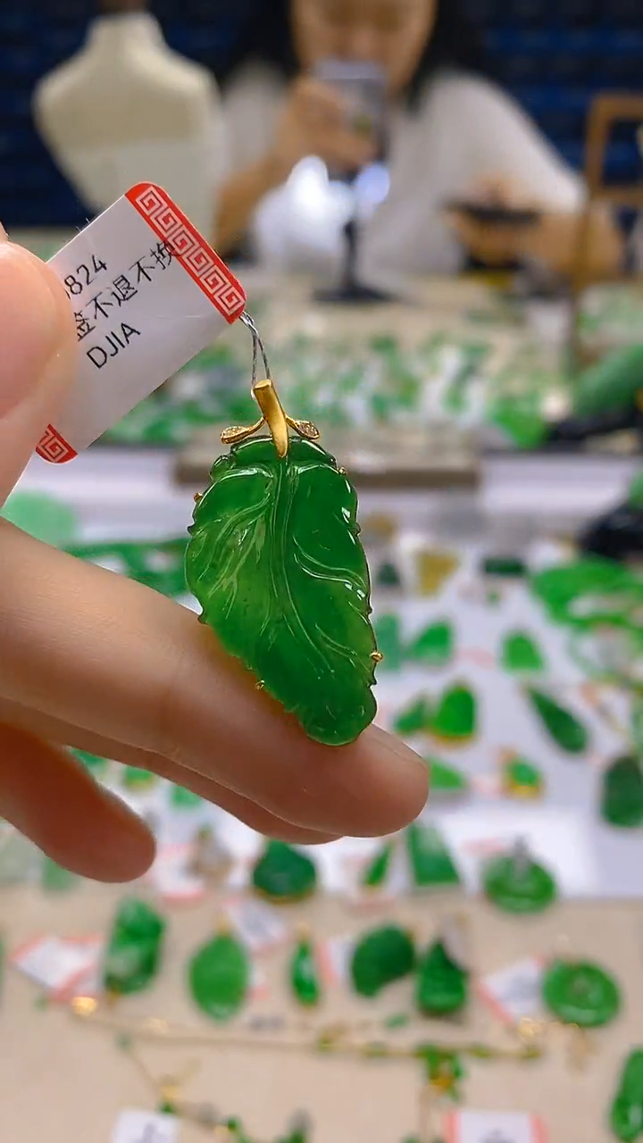 颈饰18K金镶嵌翡翠新号开播 全场乱卖