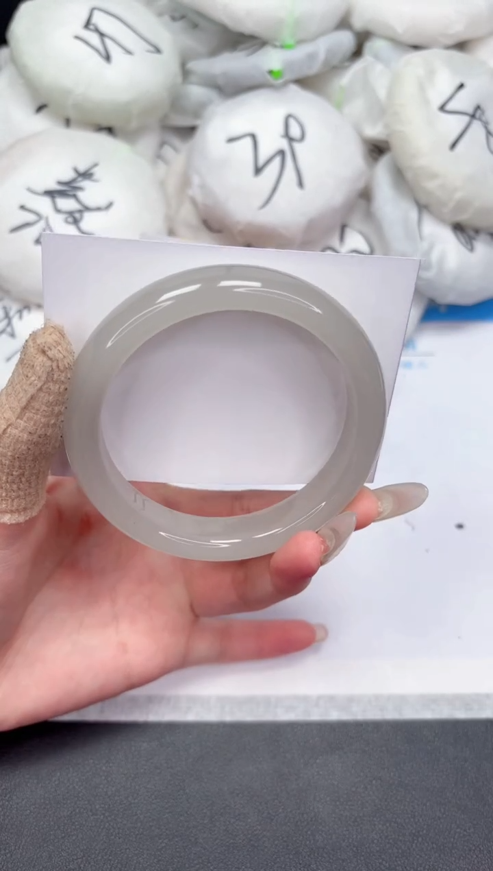 【闪购商品】石英质玉手镯未镶嵌190-63.6