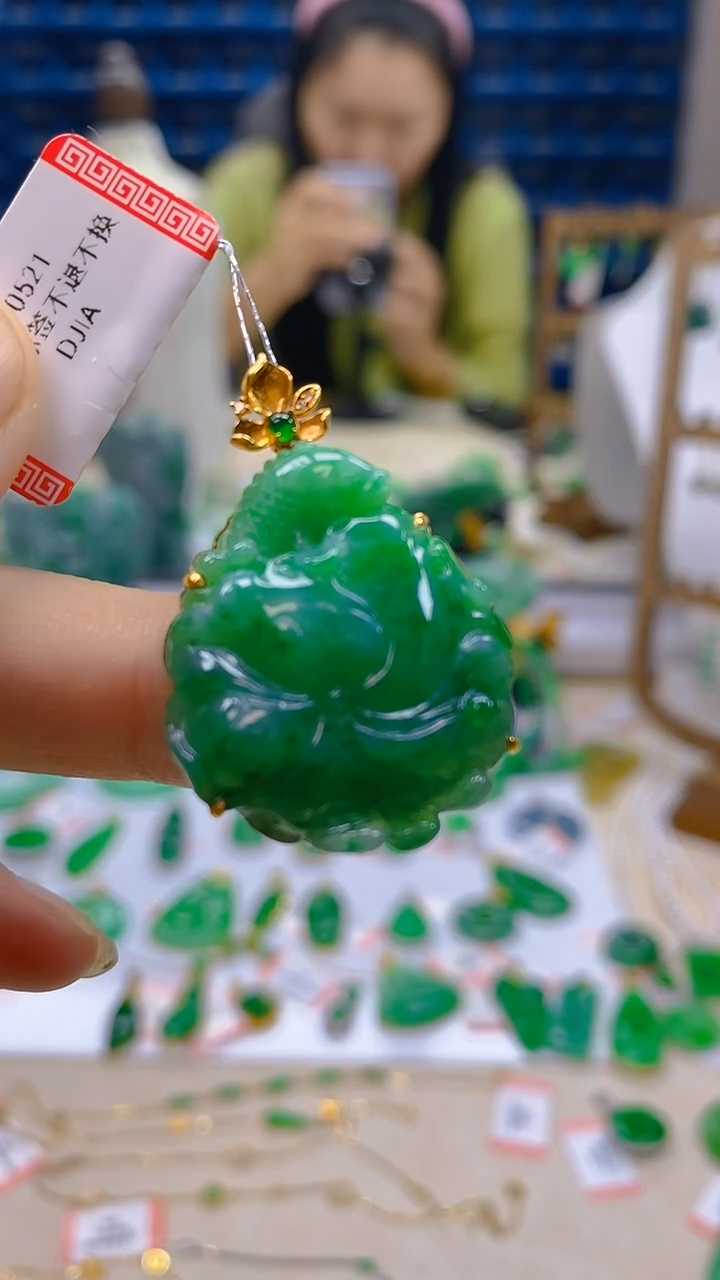 颈饰18K金镶嵌翡翠新号开播 全场乱卖