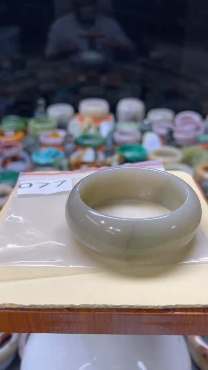 【闪购商品】石英质玉手镯未镶嵌077