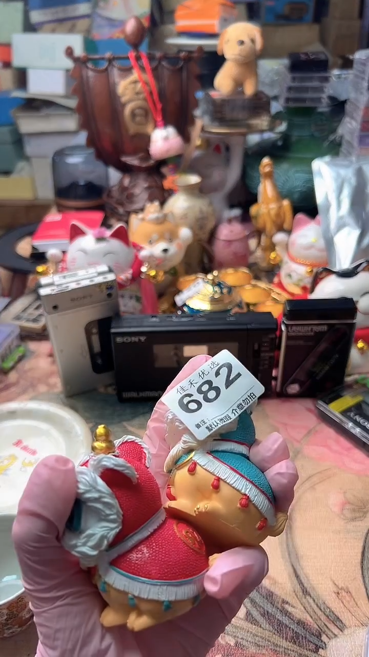 搪瓷方*哥醒狮造型瓷器