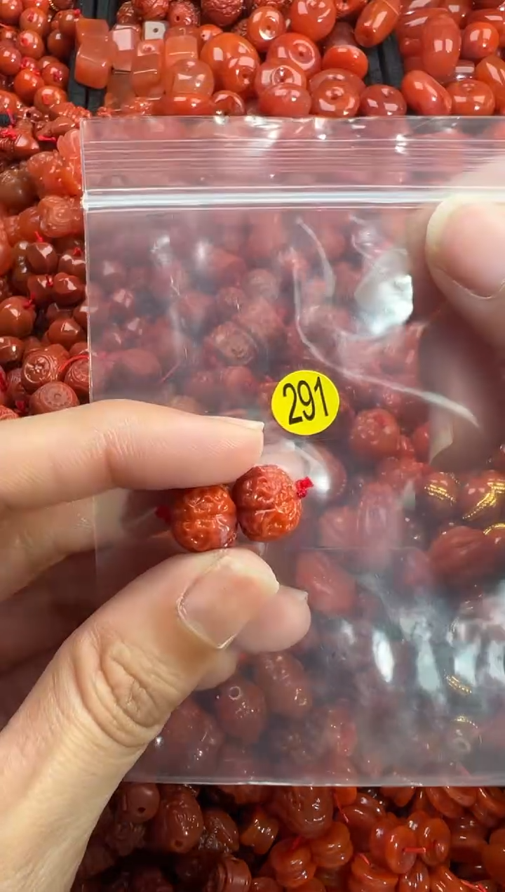 南红玛瑙未镶嵌颈饰1