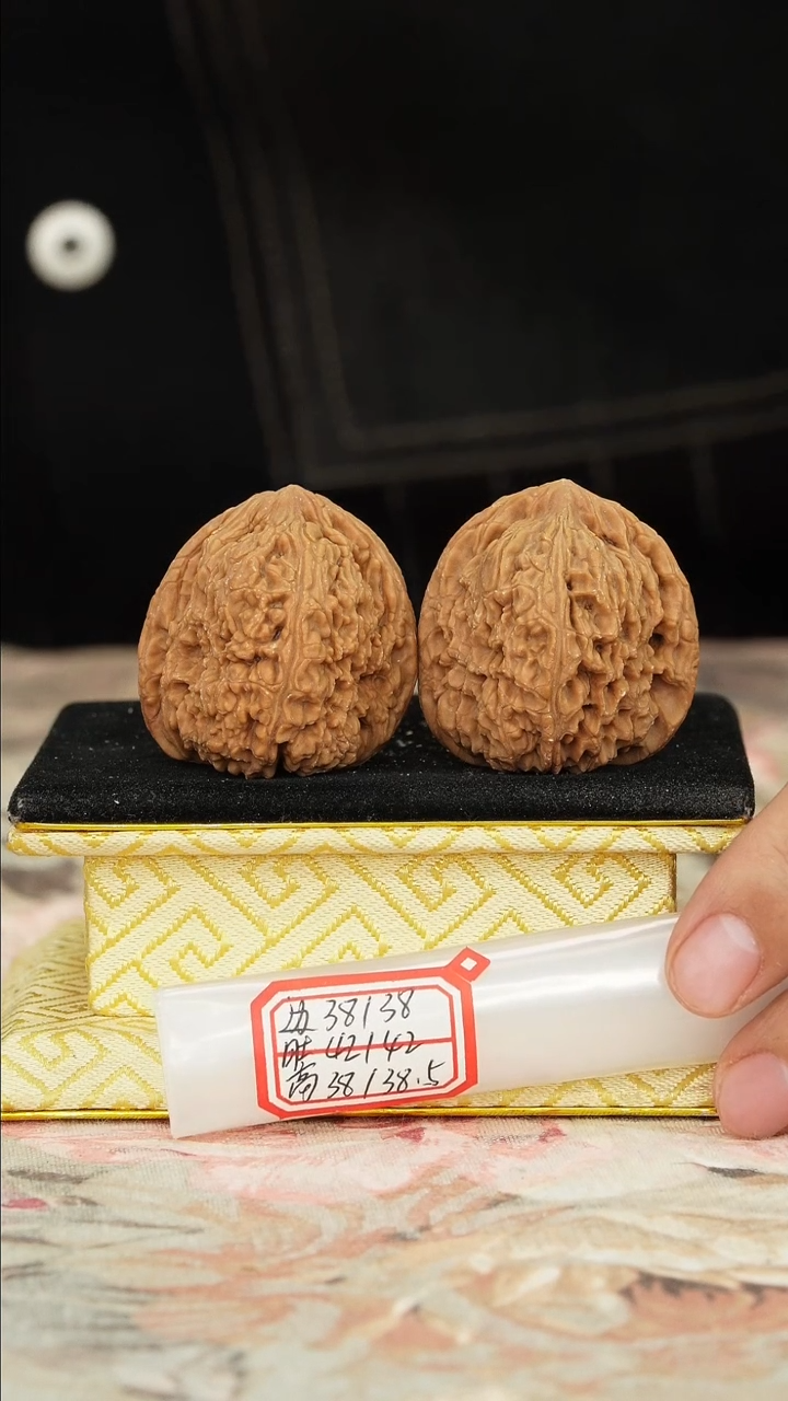 【闪购商品】文玩核桃把件赵喜满南将石