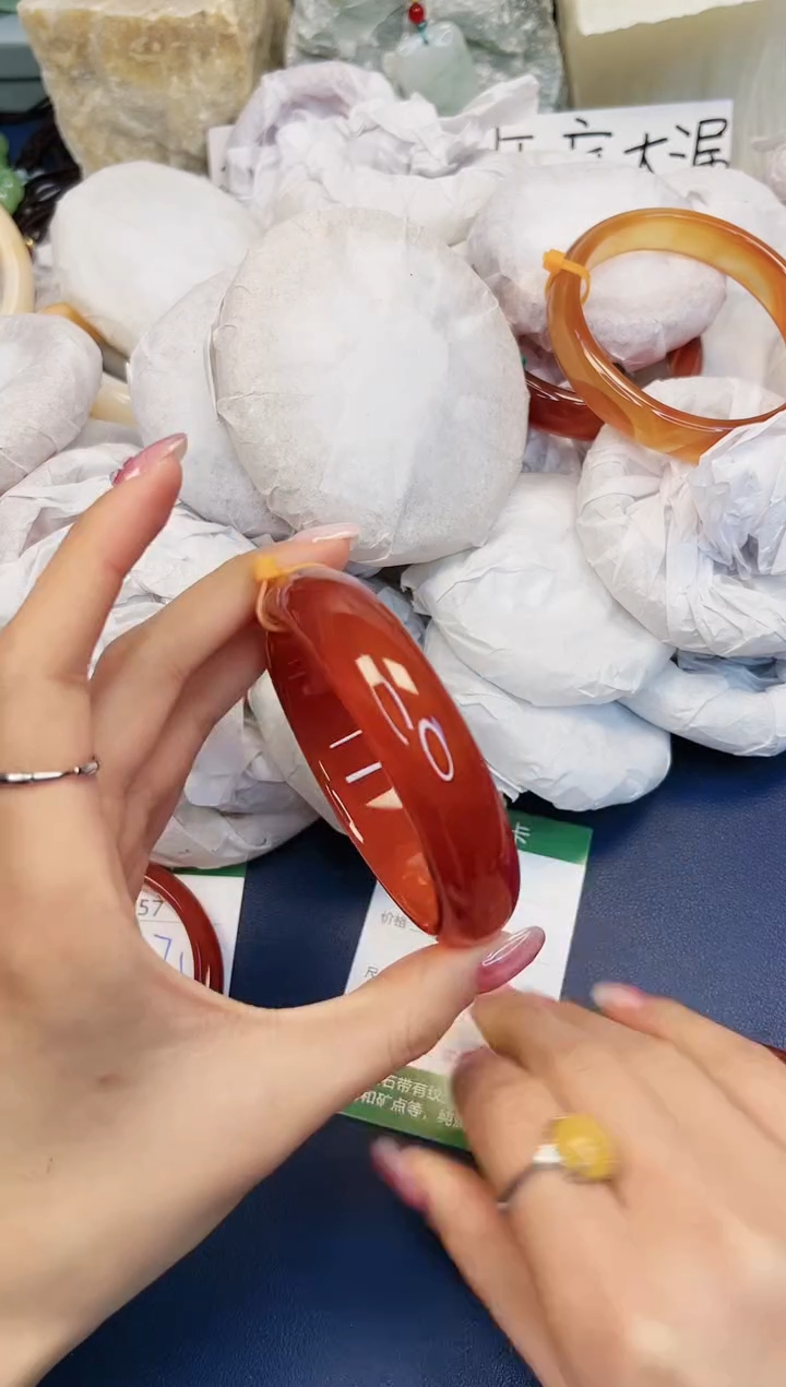 【闪购商品】石英质玉手镯未镶嵌58