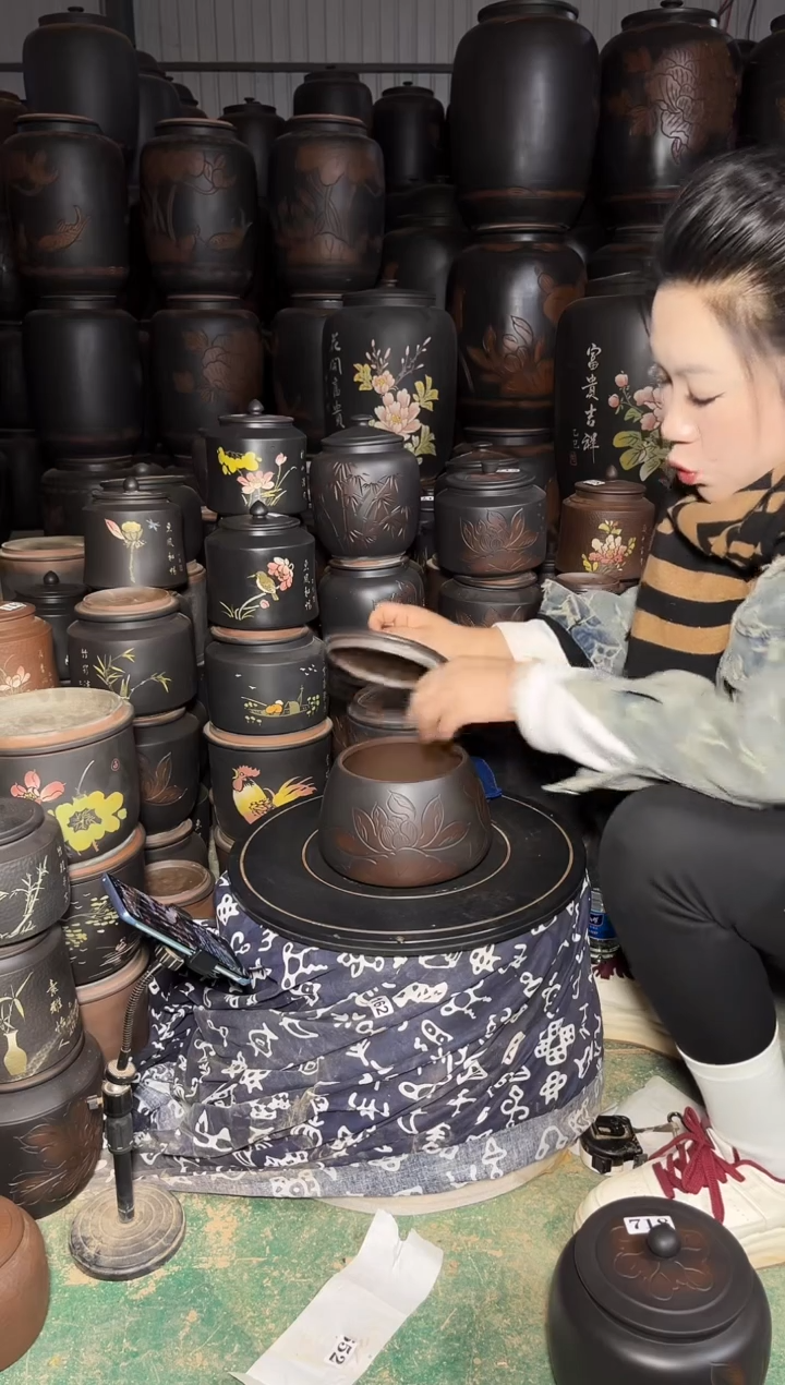 壶瑕疵茶叶罐 石瓢荷花 689