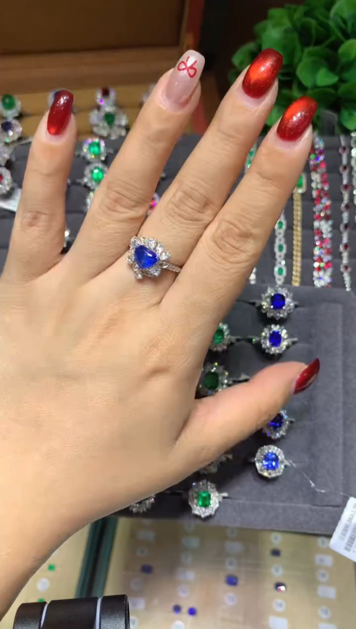 戒指蓝宝石18K金镶嵌2.07ct