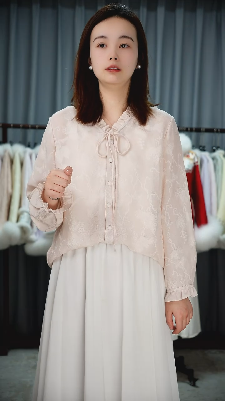 织绣不退不换  长袖罗衣 苏罗银丝