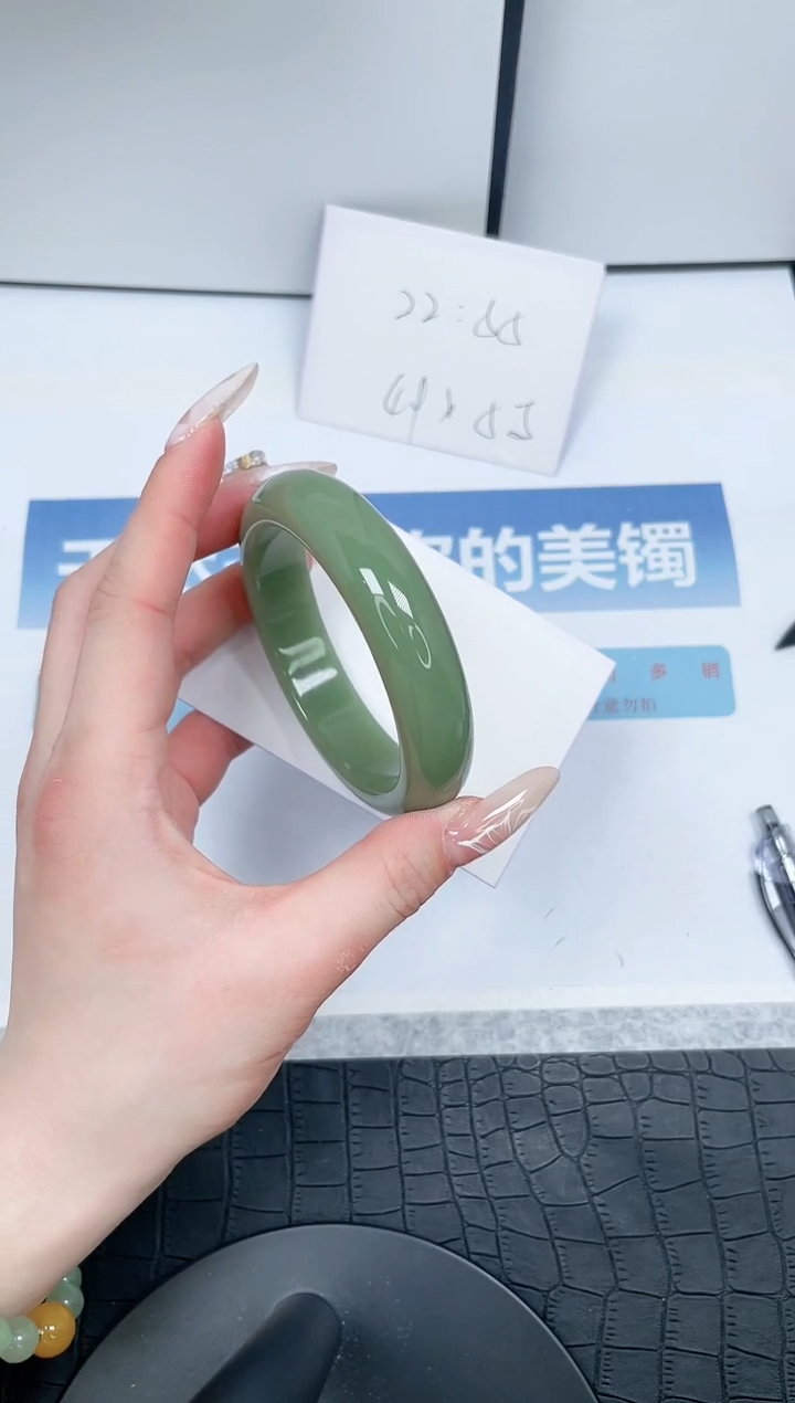 【闪购商品】石英质玉手镯未镶嵌183-59