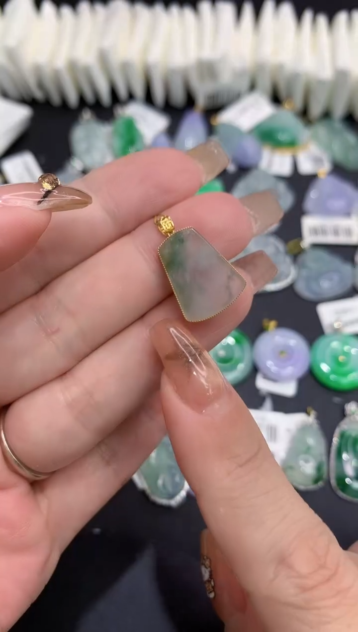 吊坠(不含链)18K金镶嵌翡翠111