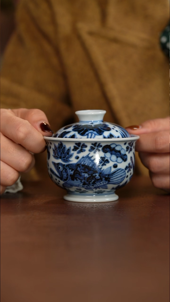 元青花鳜鱼纹炉式盖碗