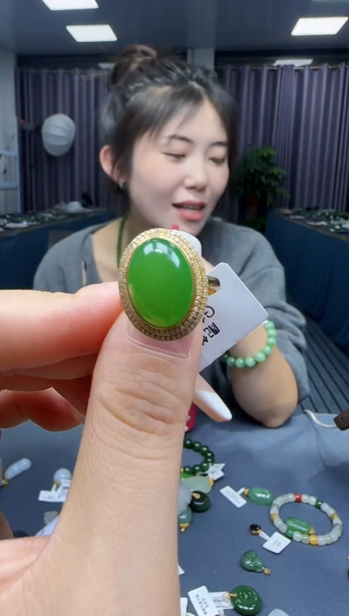 【闪购商品】和田玉戒指18K金镶嵌1