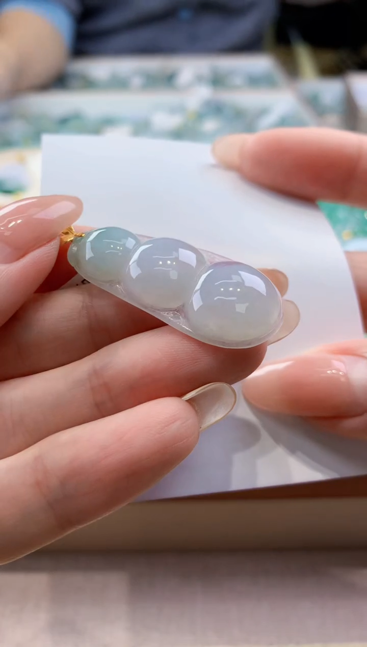 颈饰18K金镶嵌翡翠天然翡翠挂件  