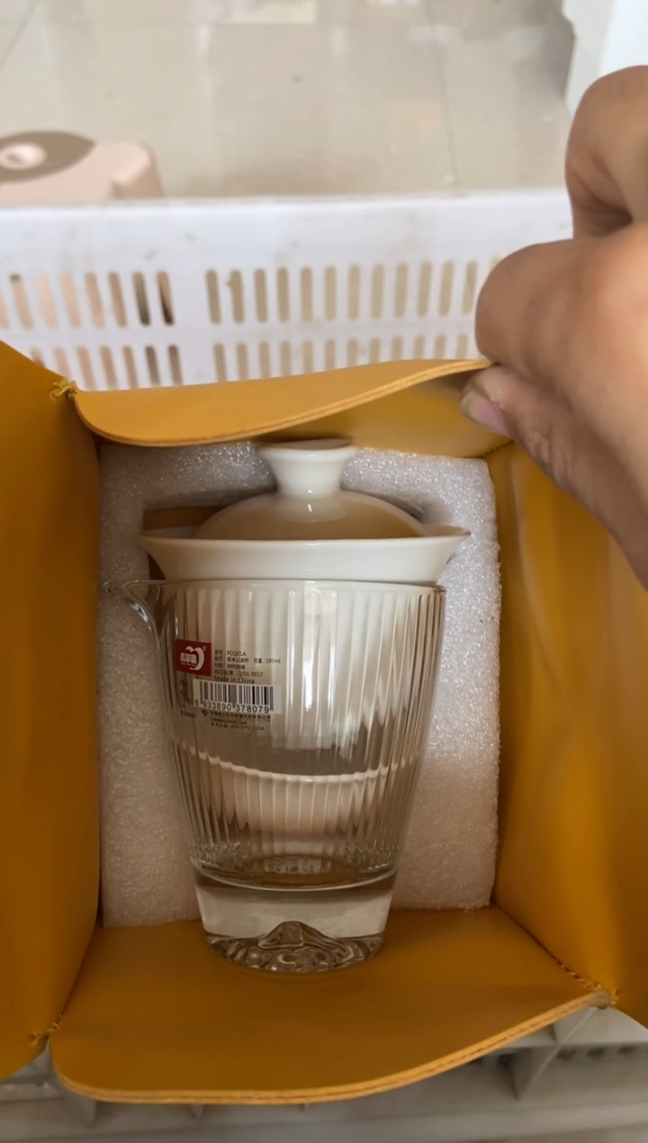 无运费险有瑕疵的摄影的产品有使用过的痕迹有点脏介意勿拍杯