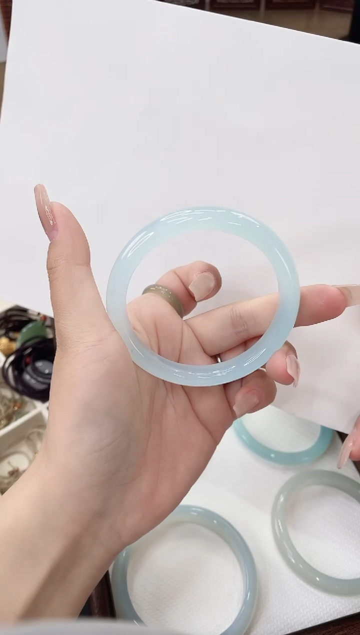 手镯玛瑙/玉髓未镶嵌61圈蓝冰玛瑙